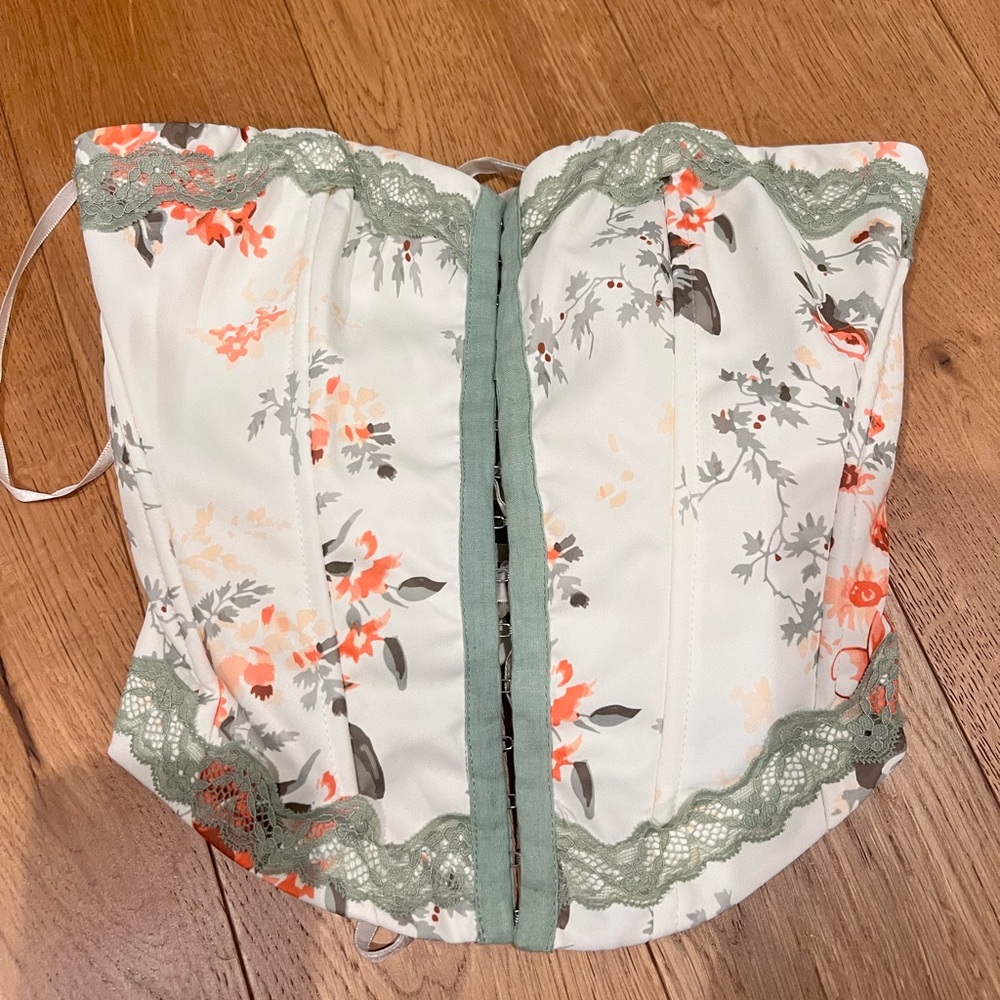 Brand new never worn Princess Polly size 0 adjustable corset top